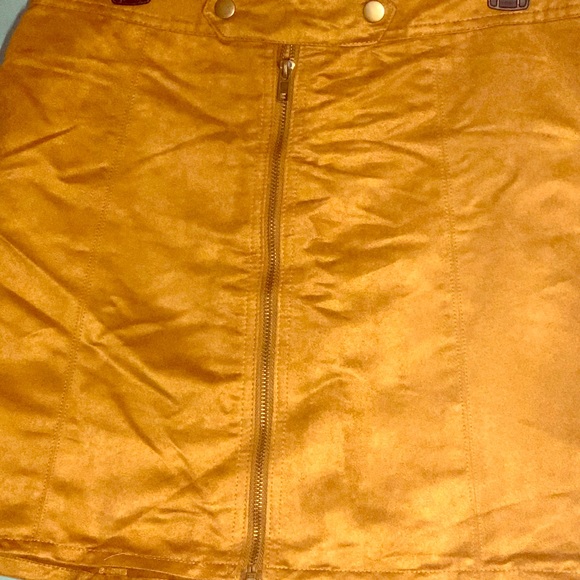 3/15🔥Rue21 Suede zip up skirt - Picture 4 of 7